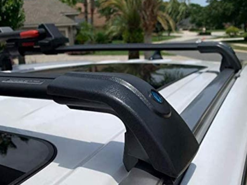 Universal roof bars allow you to load objects of different sizes 